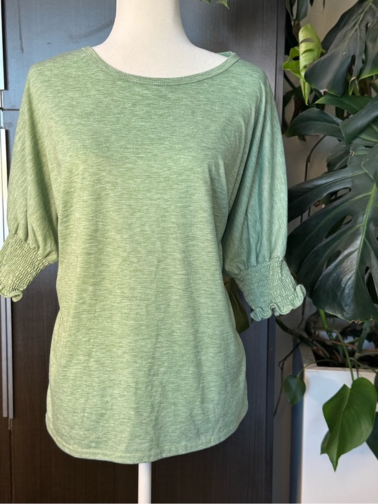 The Unbranded Brand Tops - Light Green Smocked Short Sleeve Women's Tee